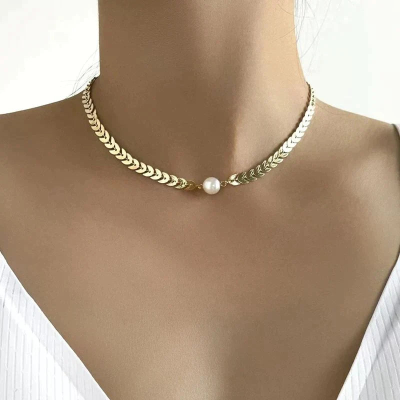 Collier grec avec perle en or