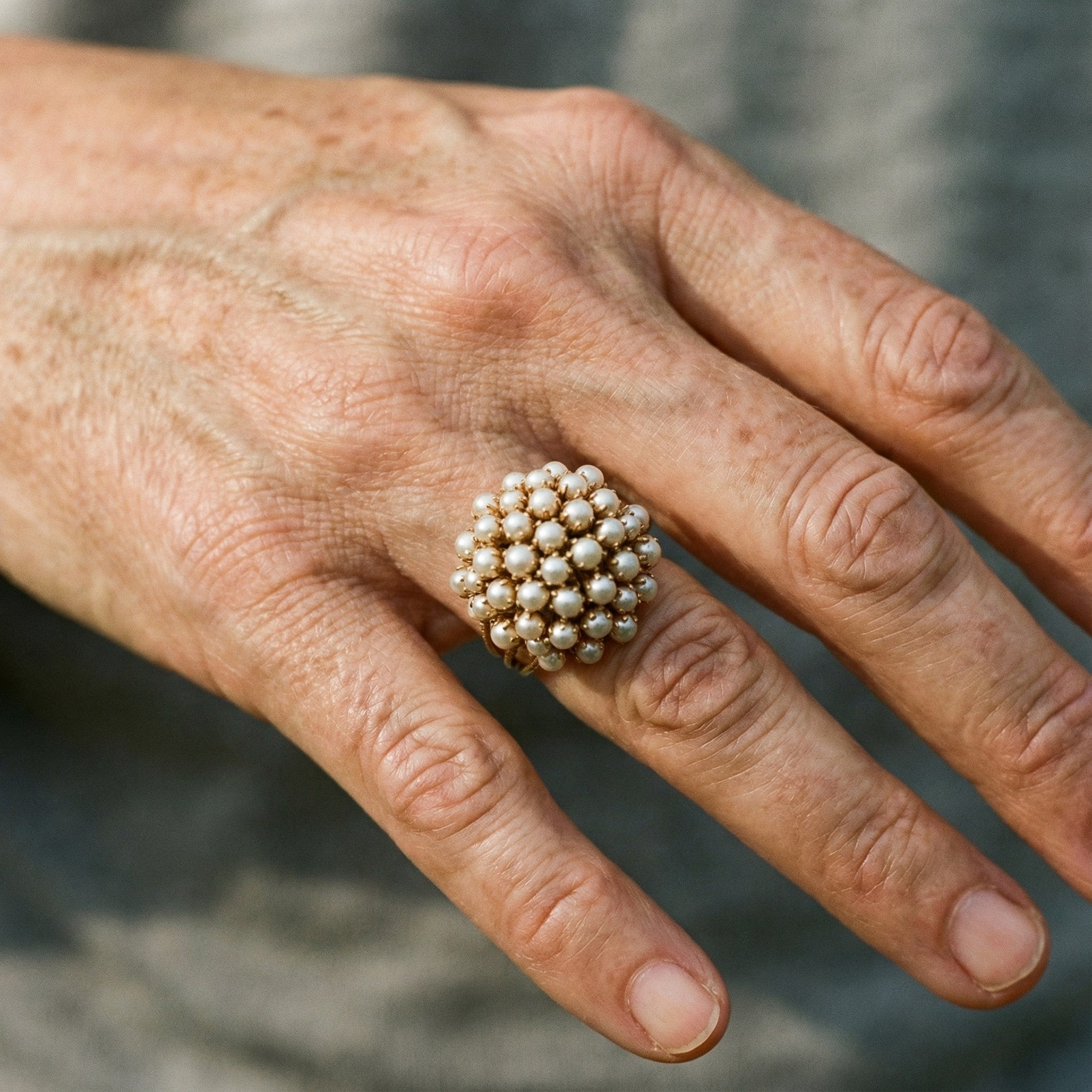 Bague avec incrustations de perles