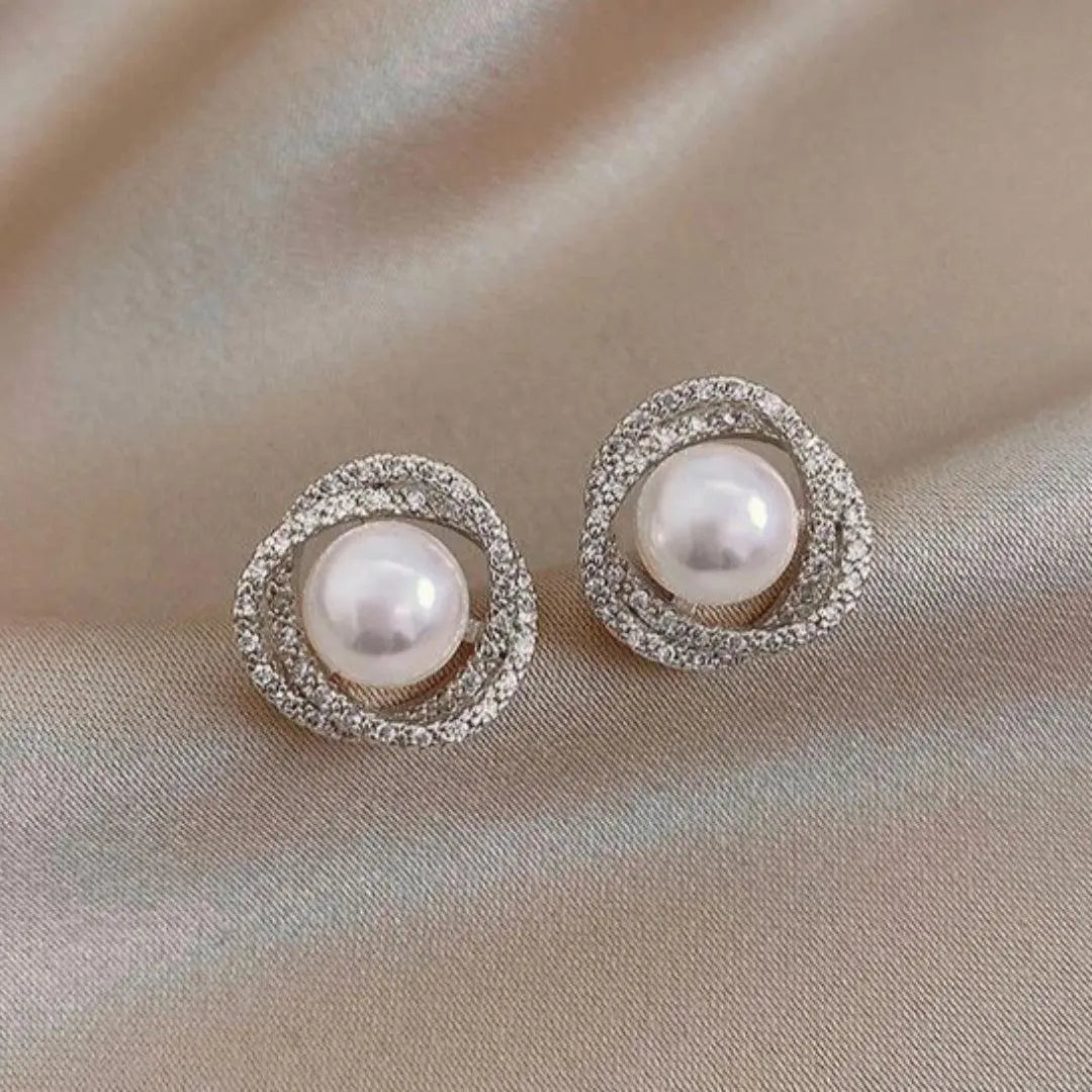 Boucles d'oreilles en spirale brillantes avec des perles élégantes