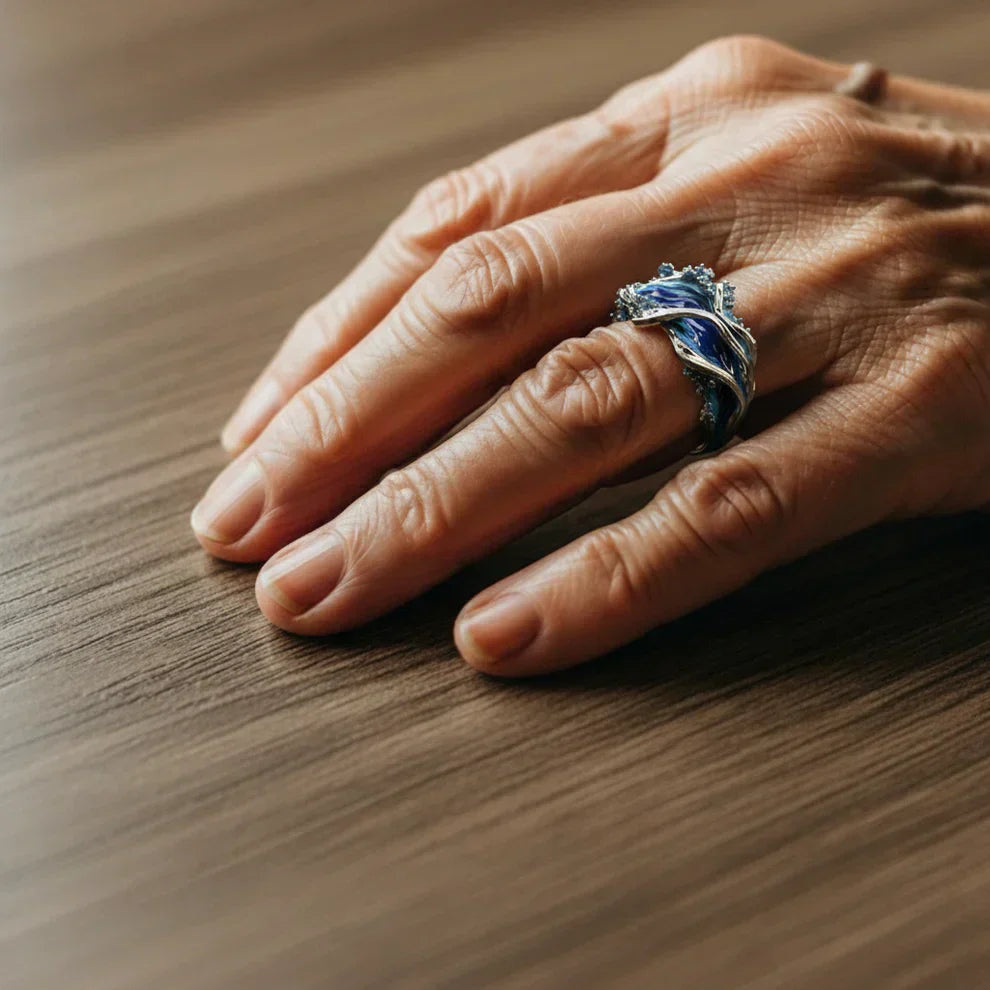 Bague vintage en or avec les vagues de la mer